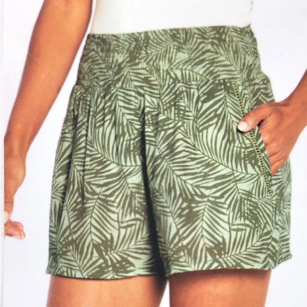 THREE DOTS High-Waist Green Leaf Print Smocked Waist Shorts